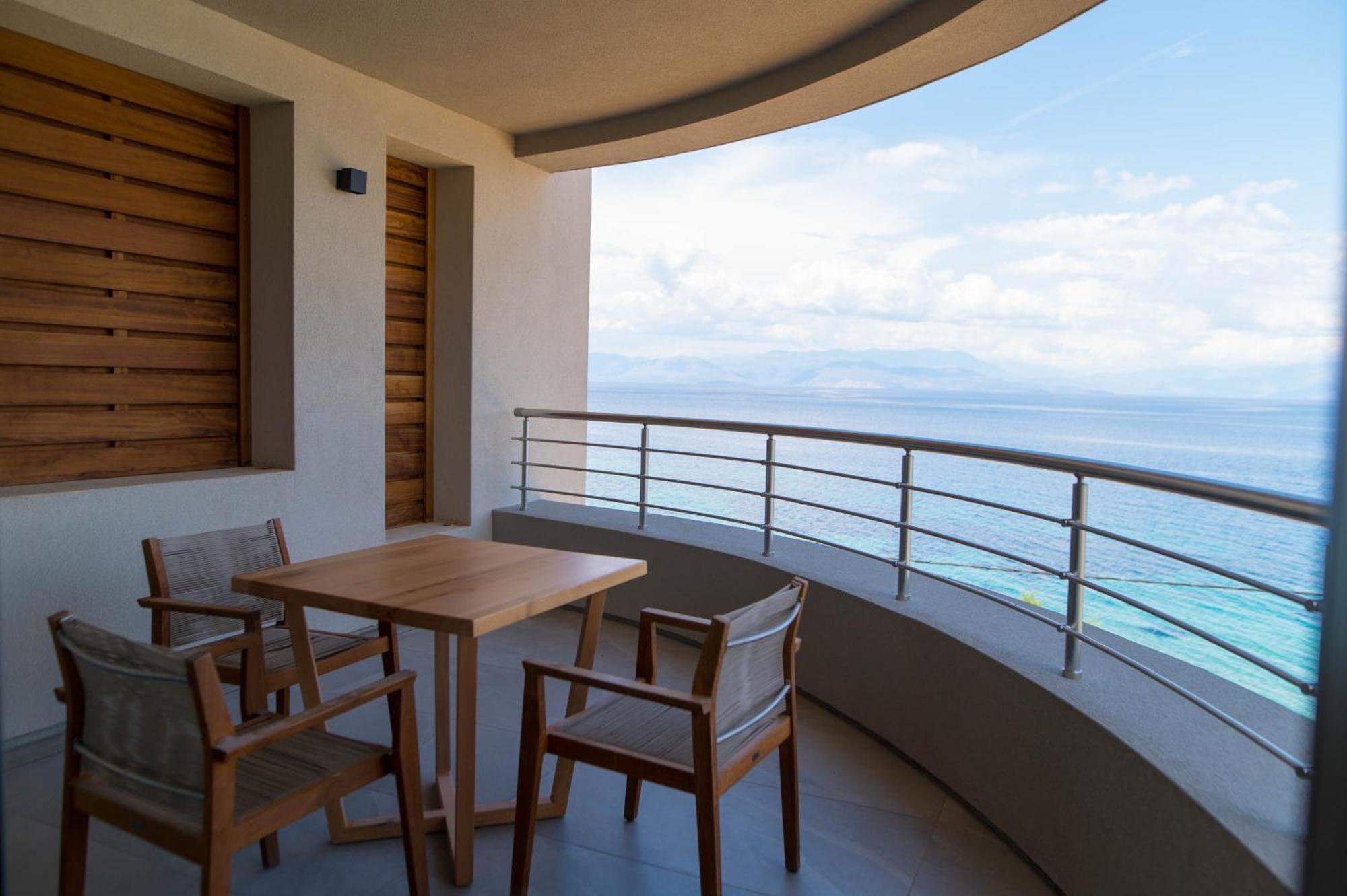 Alissachni Seaside Hotel แดร์เวนี ภายนอก รูปภาพ