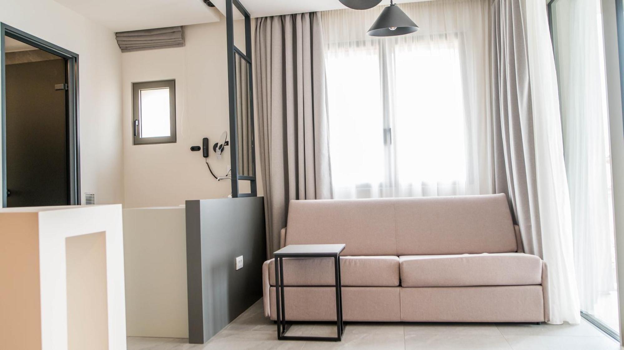 Alissachni Seaside Hotel แดร์เวนี ภายนอก รูปภาพ