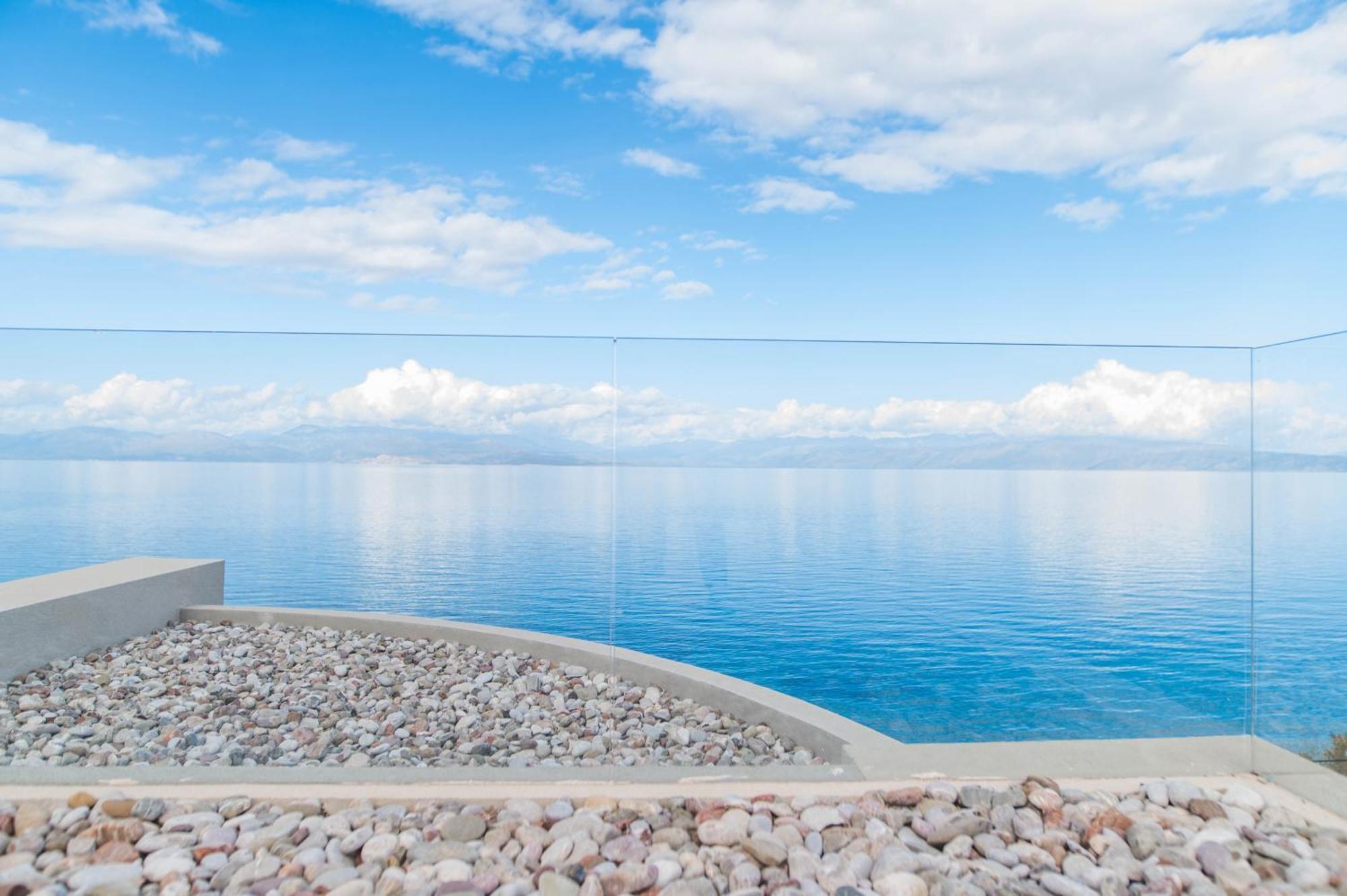 Alissachni Seaside Hotel แดร์เวนี ภายนอก รูปภาพ