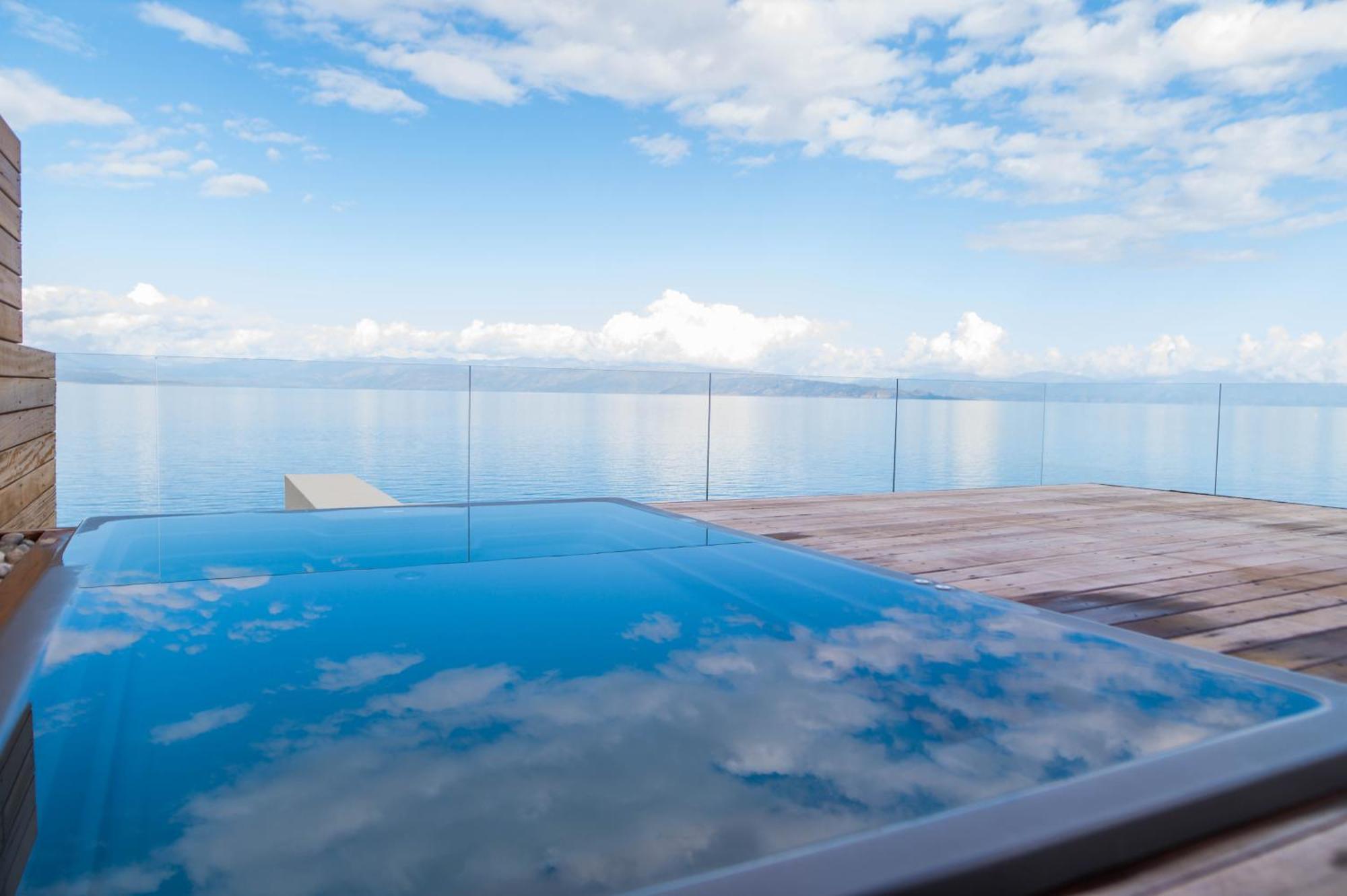 Alissachni Seaside Hotel แดร์เวนี ภายนอก รูปภาพ
